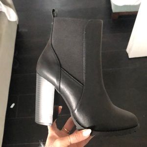 Heeled leather ankle booties